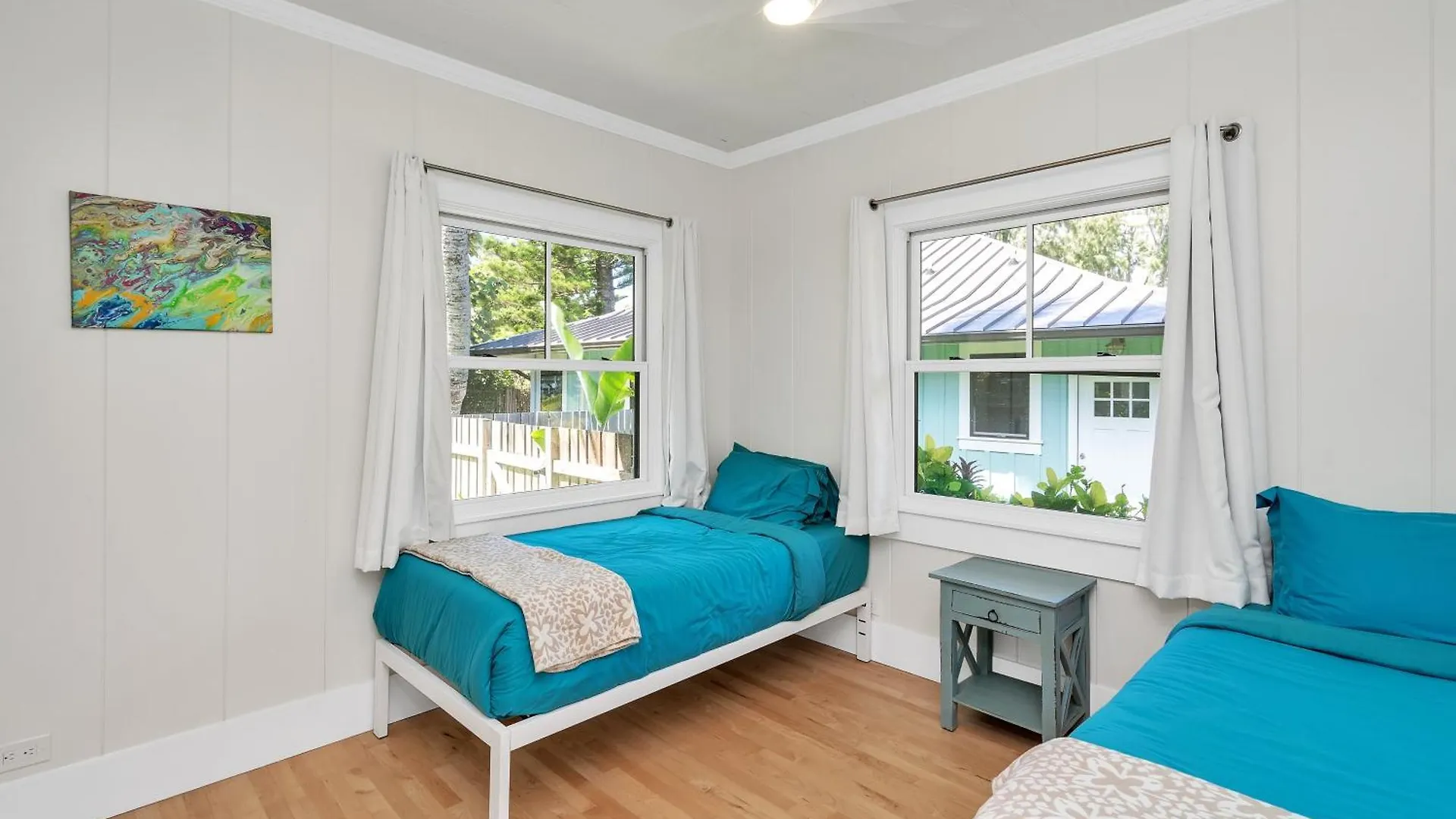 Gorgeous Renovated 1937 Plantation Style Beach House 50 Steps To The Center Of The Beach Home Kailua 0*,
